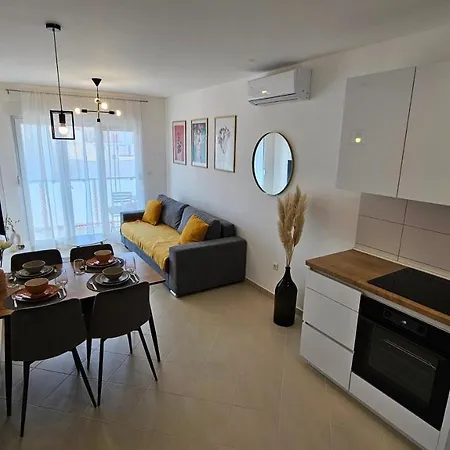 Frida- Free Private Parking Apartman