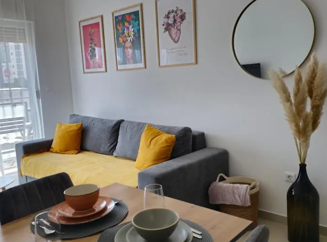Frida- Free Private Parking Apartman Split