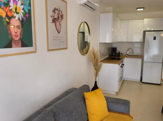 Frida- Free Private Parking Apartman