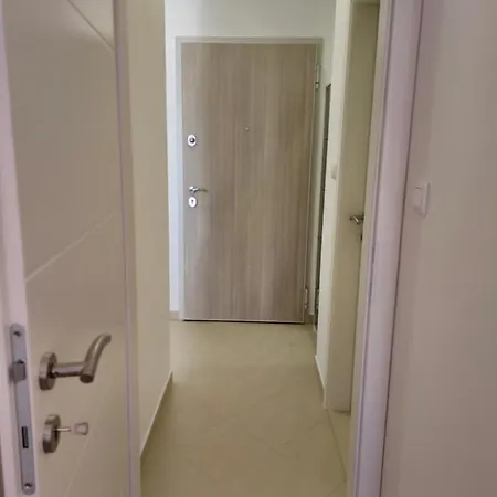 Frida- Free Private Parking *