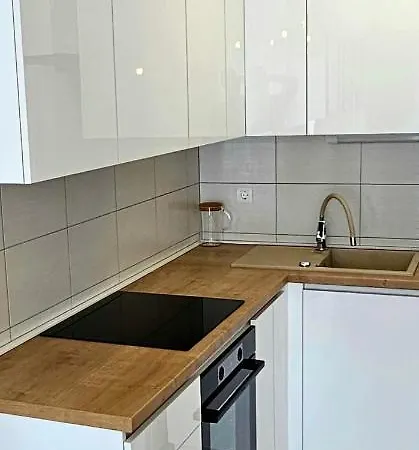 Frida- Free Private Parking