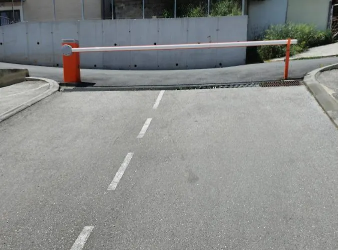 Frida- Free Private Parking